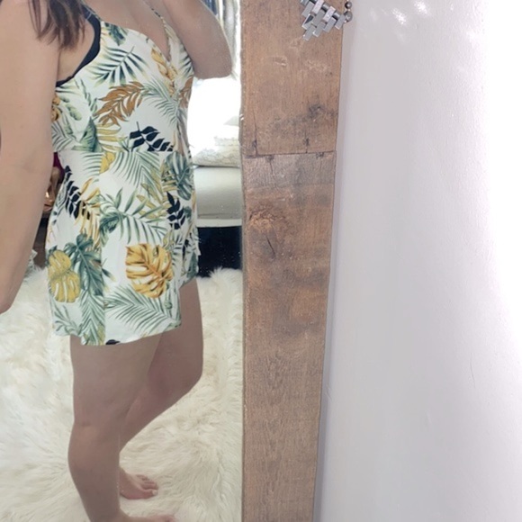 J.O.A floral vacay romper size large - Picture 4 of 12